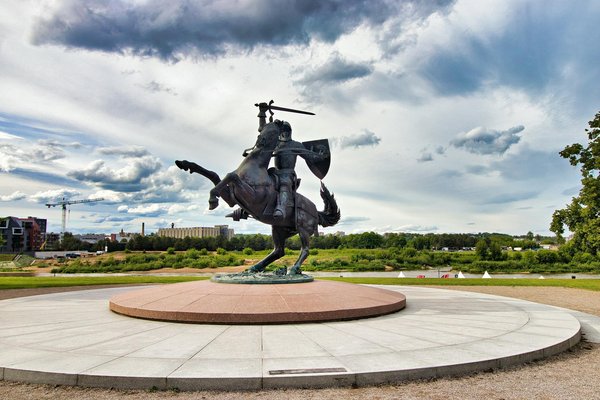 Welche Tipps gibt es um billig zu reisen und dennoch spannende Erlebnisse zu haben?